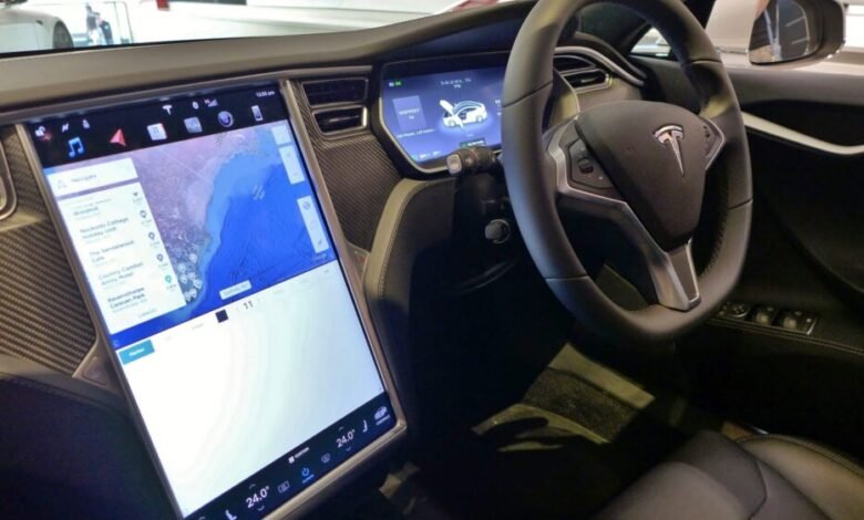 Elon Musk says that Teslas will soon be able to stream Netflix and YouTube