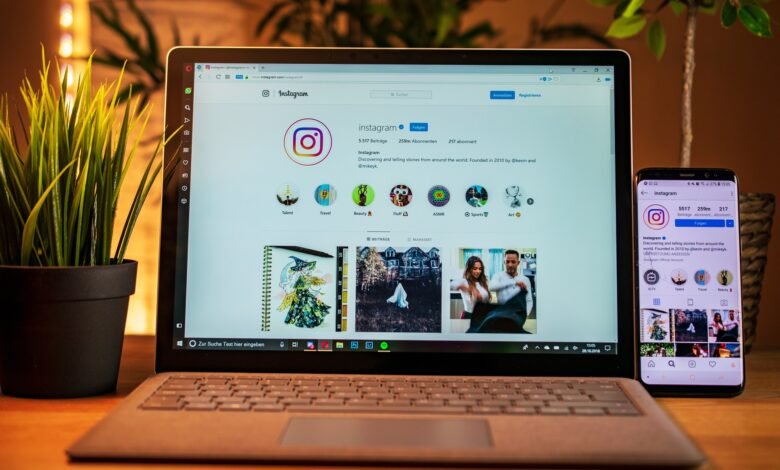 Laptop Instagram Phone