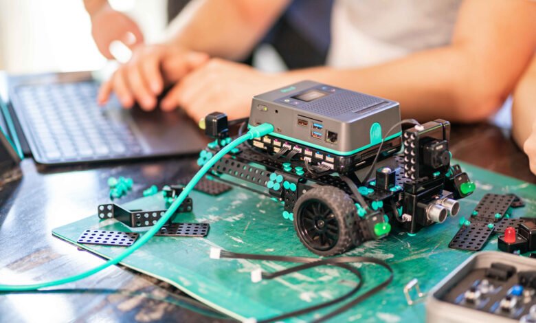 Robotics Kit powered by the Raspberry Pie launches at CES 2021
