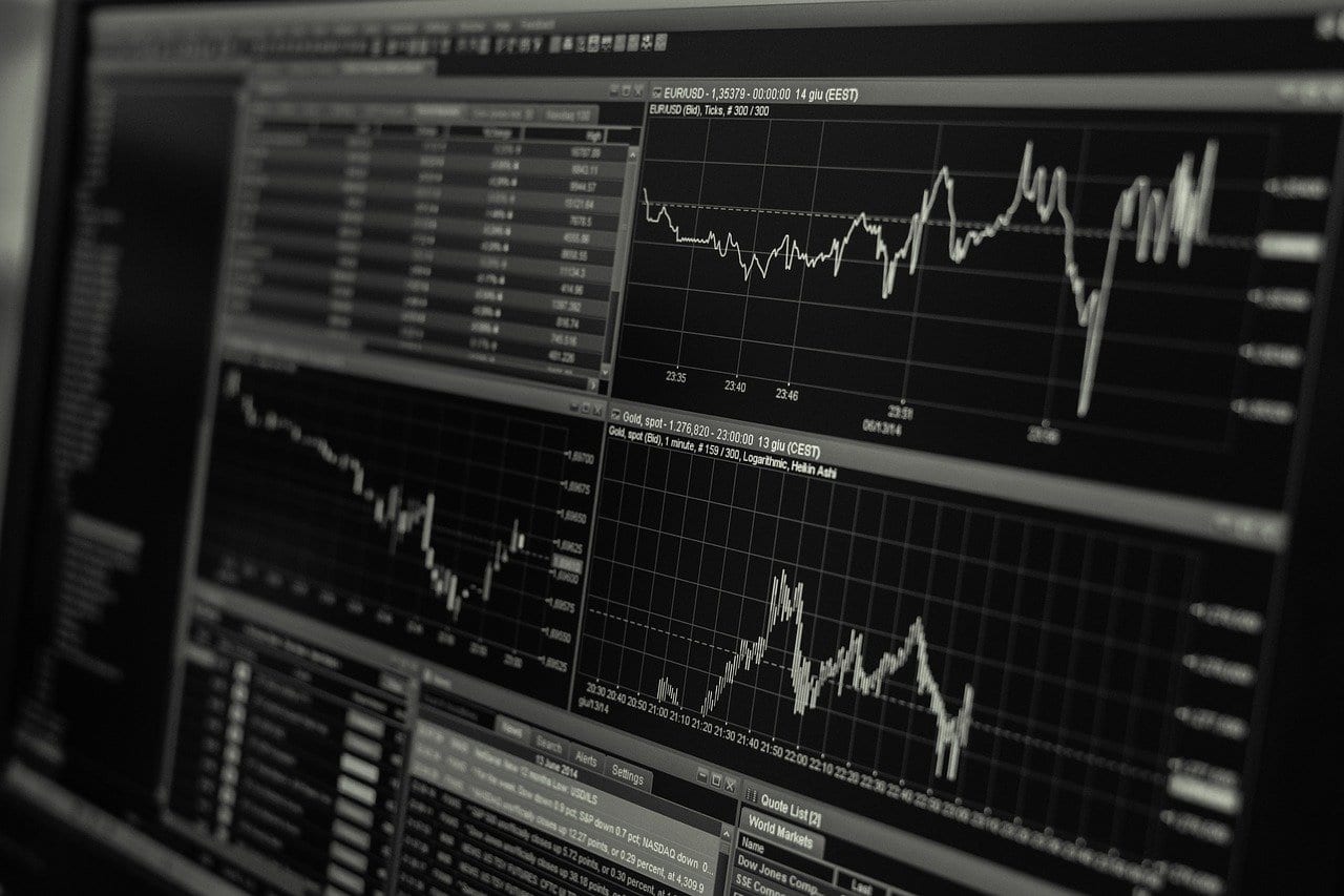 The Advantages and Disadvantages of Oil Trading