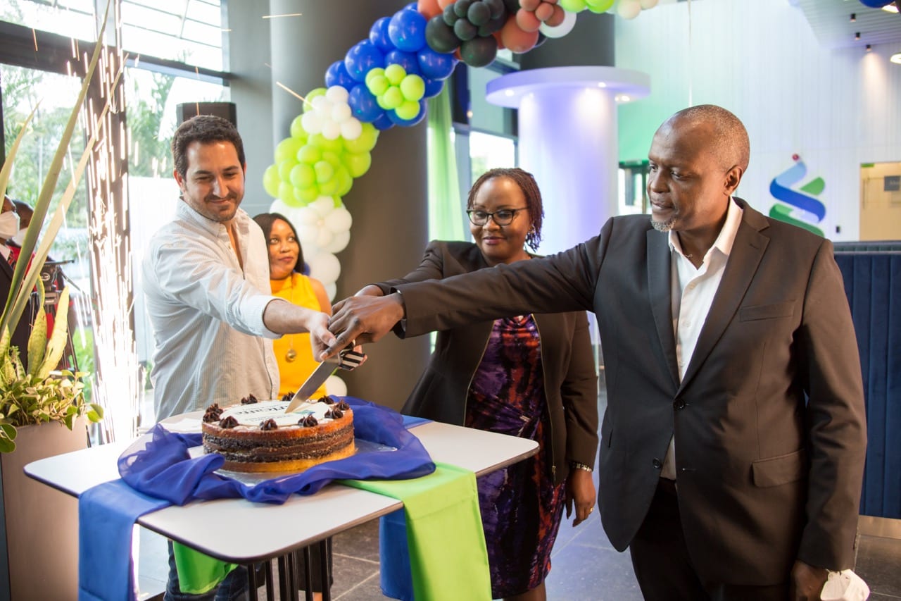 Standard Chartered launches Co-shared Space Banking Model with ArtCaffe