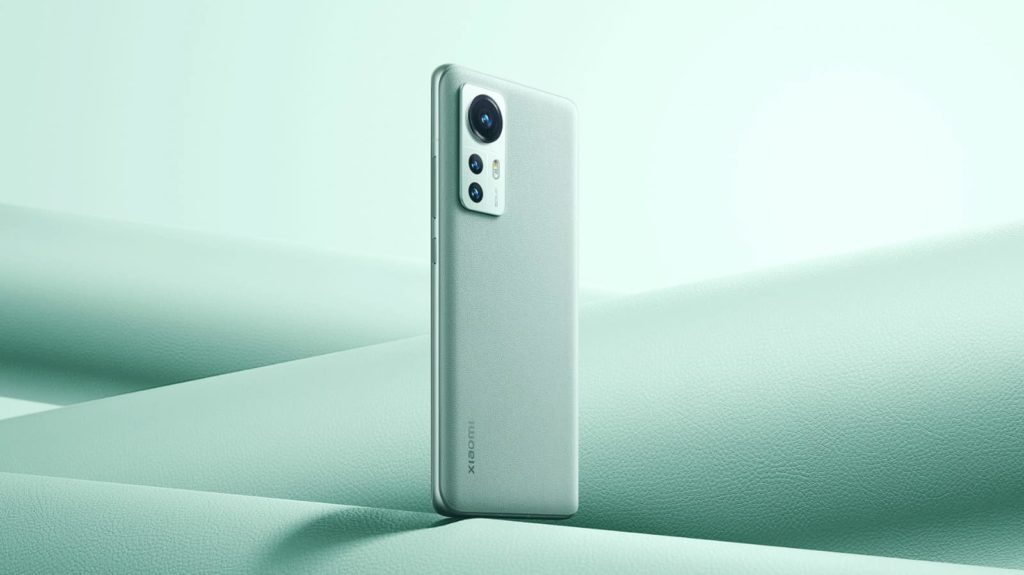 Comparing Xiaomi's best vs Apple's Best; Xiaomi 12 vs iPhone 13