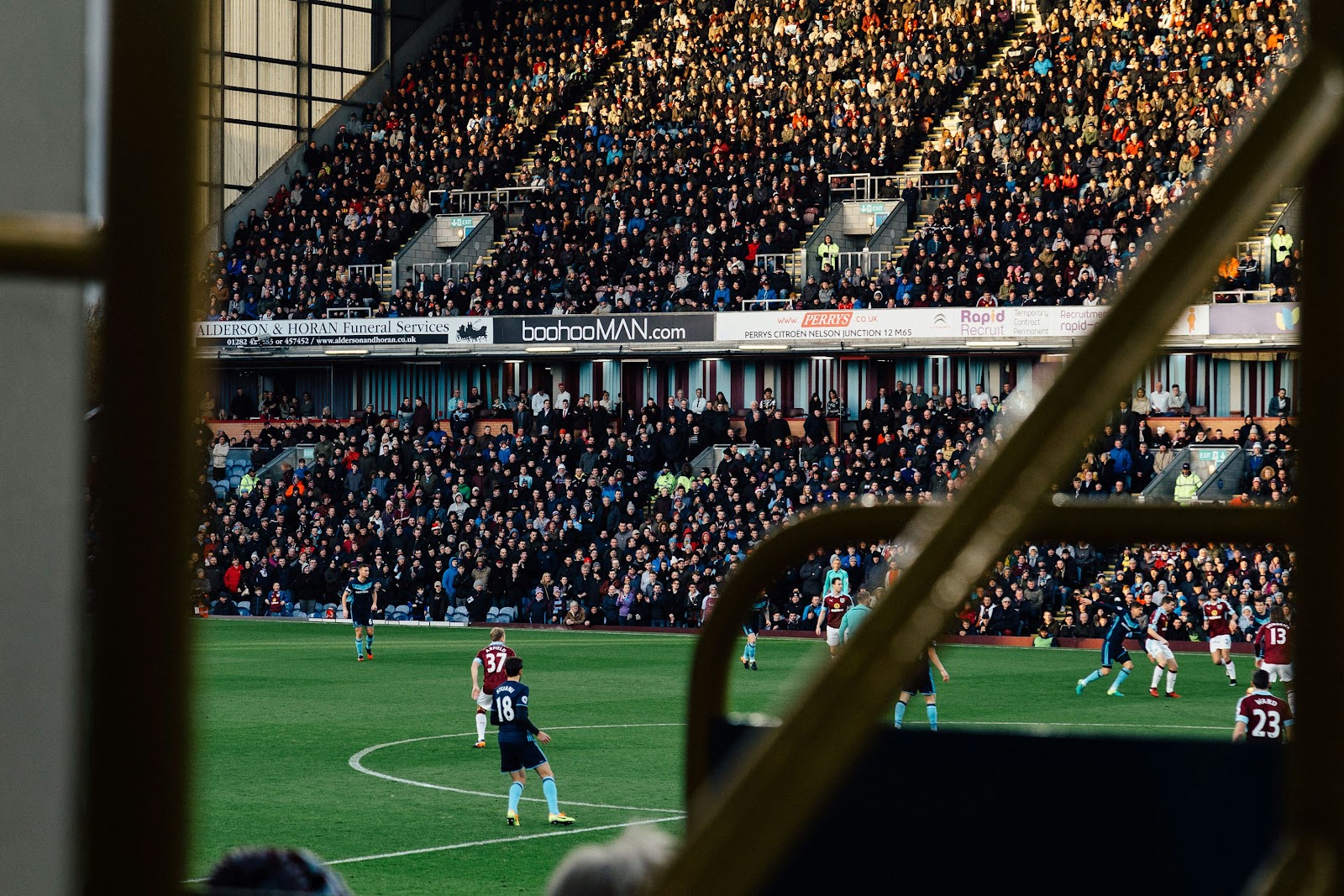 soccer sports game during daytime

Master live football betting with preparation, tools, smart decisions, bankroll management, and knowledge to seize real-time opportunities effectively.