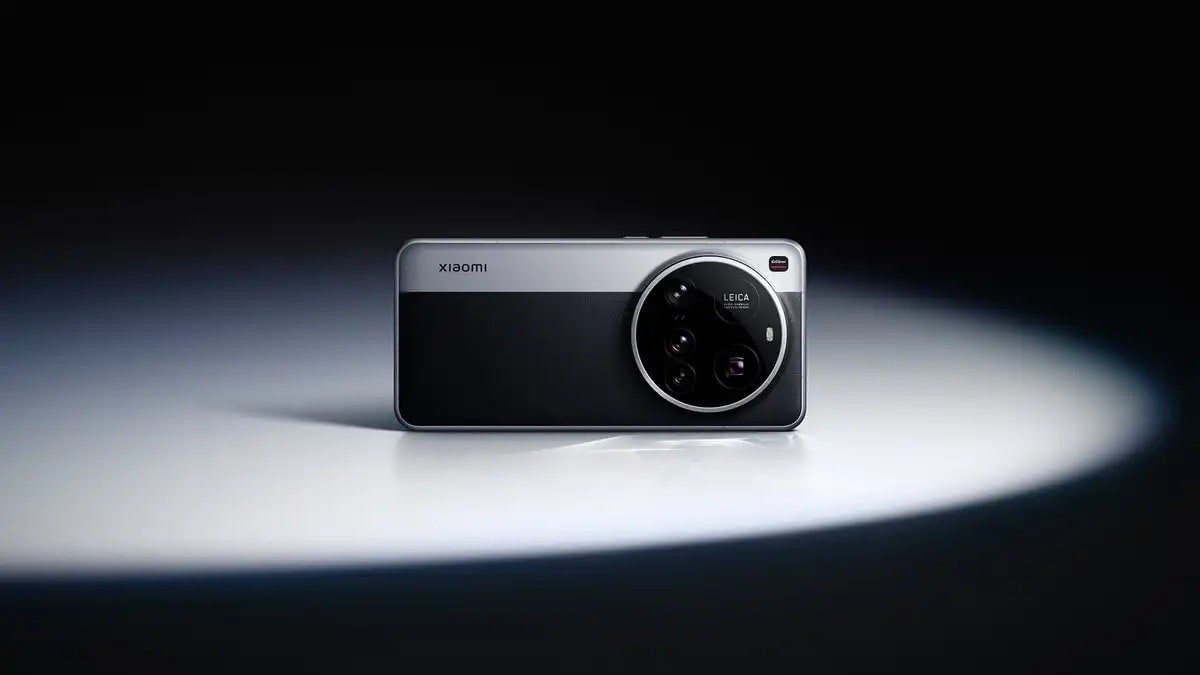 Xiaomi 15 Ultra and Xiaomi 15 launched globally with Leica cameras, Snapdragon 8 Elite, HyperOS 2, and advanced battery tech.