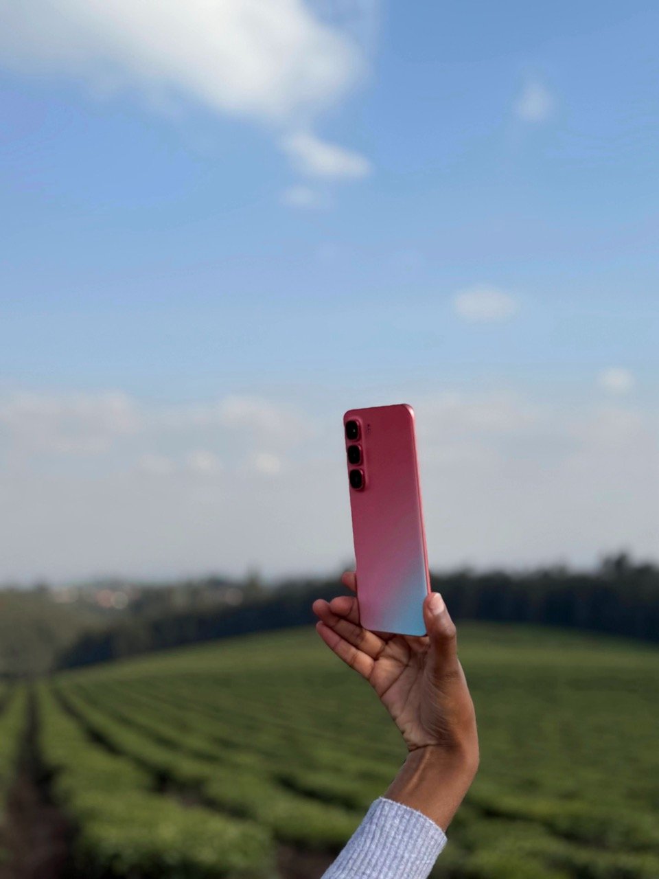 Student guide to Infinix HOT 60 Pro+ vs HOT 60i, with Folax AI, Ultra Link, prices, displays, cameras and battery.