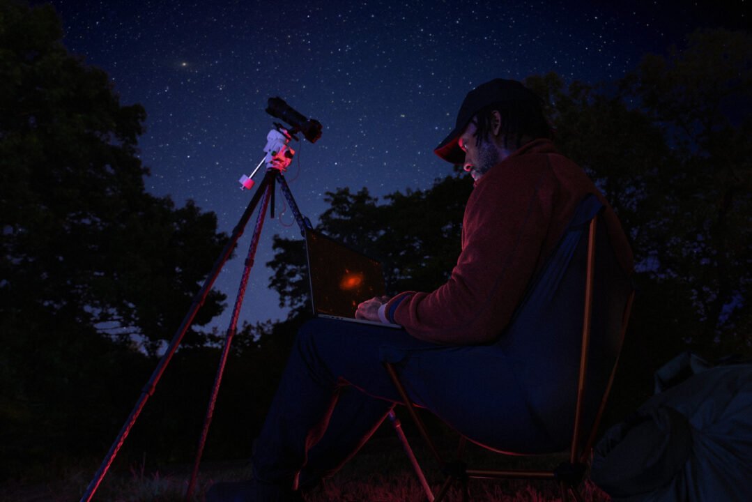 Apple introduces MacBook Pro with all‑new M5 Pro and M5 Max, delivering breakthrough pro performance and next-level on-device AI The world’s best pro laptop raises the bar again with blazing-fast CPU and GPU performance, plus up to 2x faster SSD speeds and 1TB of starting storage