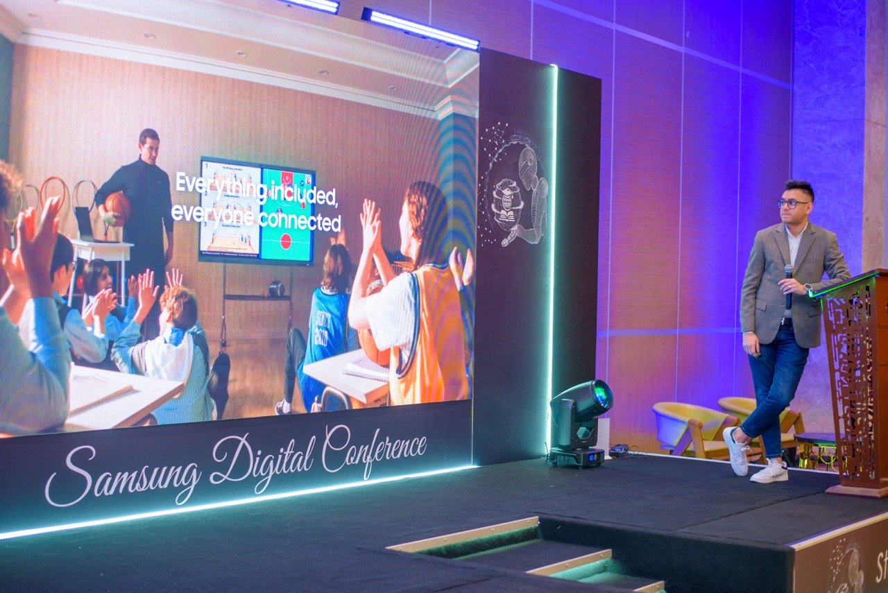 Samsung launches Digital Classroom in Kenya: tablets, smart boards and one control screen - tech-ish