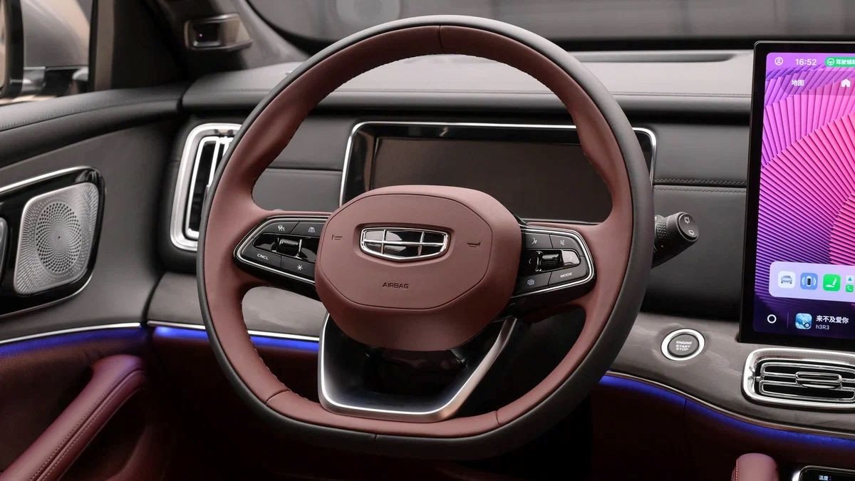 Geely revealed the Xingyue L Plus on 5 September with Flyme Auto, a Snapdragon 8295, roof lidar and no plug.