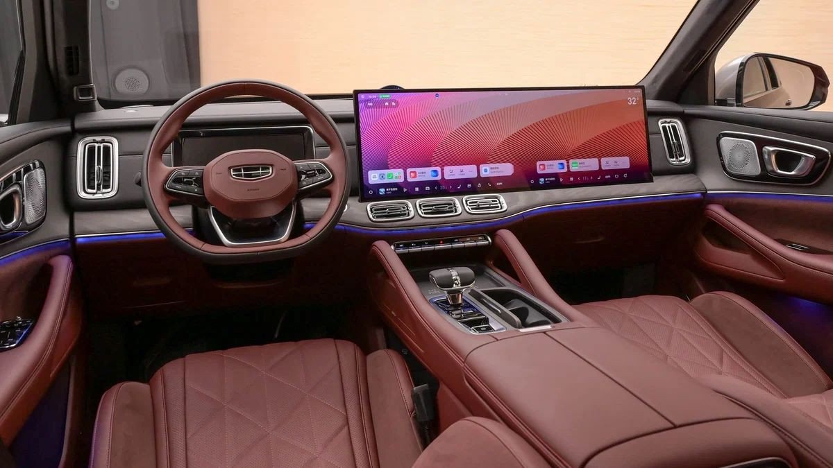 Geely revealed the Xingyue L Plus on 5 September with Flyme Auto, a Snapdragon 8295, roof lidar and no plug.