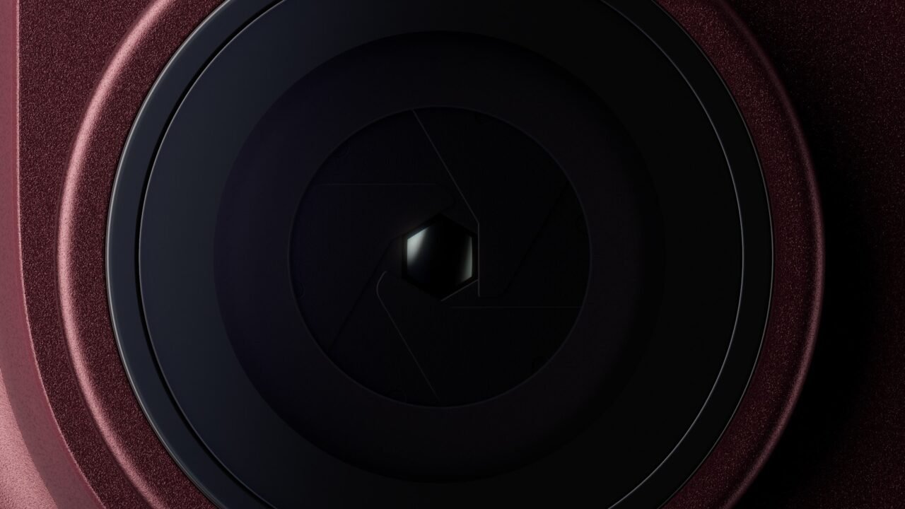 Apple's iPhone 18 Pro adds a moving camera aperture, 45 hours of battery and a 2nm chip. Kenya still waits.