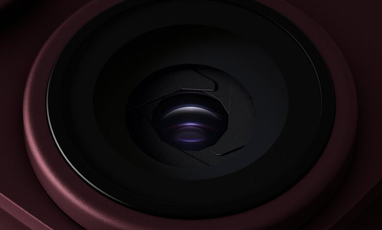 Variable aperture explained simply: what f-numbers mean, how the iPhone 18 Pro, Huawei, Xiaomi, Honor and Samsung differ, and why.